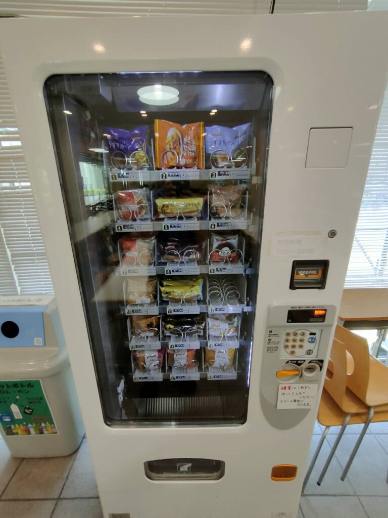 画像：食品自動販売機